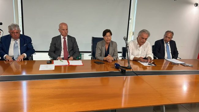 Medico immobilizza arto paziente col cartone: presentate le relazioni ispettive