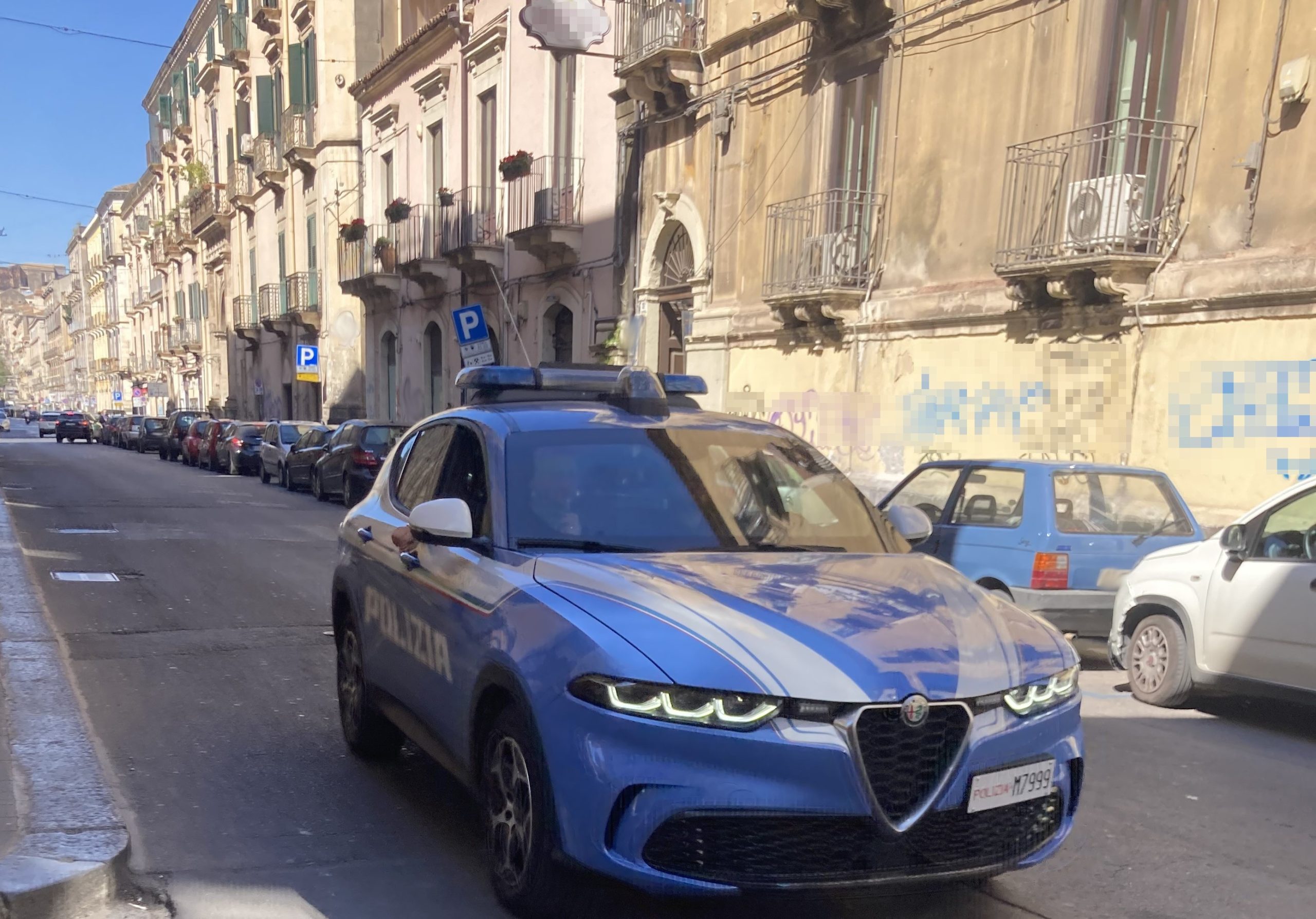 Catania, 27enne “sospetto” per le strade di Catania: aveva in tasca 2 coltelli