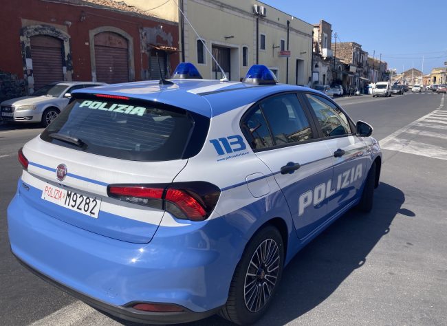 Catania, girava con un motociclo e la droga in tasca: 21enne in manette