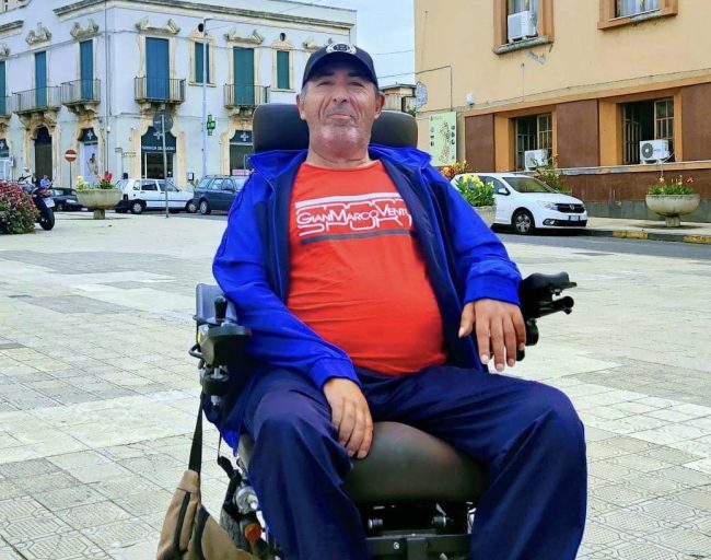 Disabile in carrozzina non riesce ad assistere al saggio della nipote, troppi “ostacoli” per accedere al Parco giardino di Macchia
