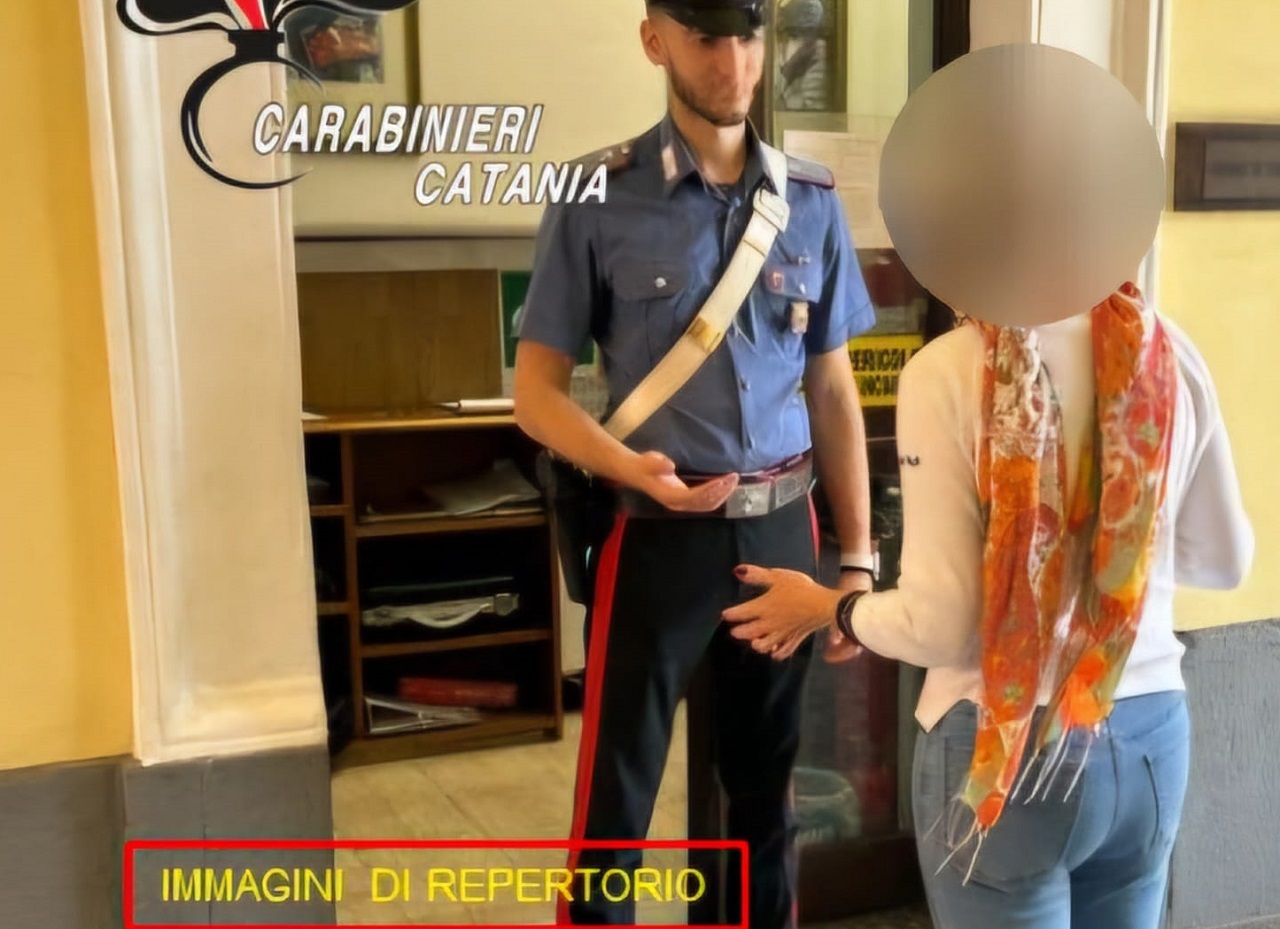 Perseguita la fidanzata perché “lo tradisce”, in realtà era solo una relazione “malata”: nei guai 37enne