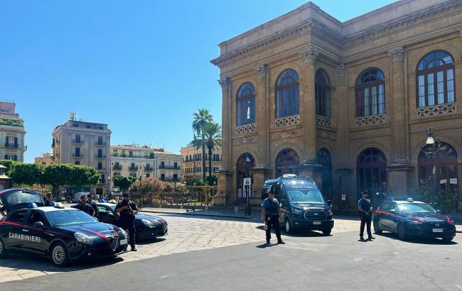 Palermo, estorsione a una turista: arrestati due giovani