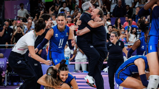 Julio Velasco e la magia dell’Italvolley femminile: oro scolpito nella storia