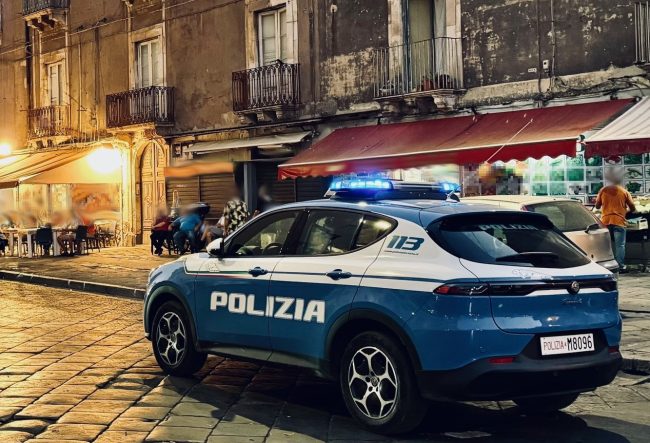 Va a spasso con l’auto ma è ai domiciliari, arrestato 27enne