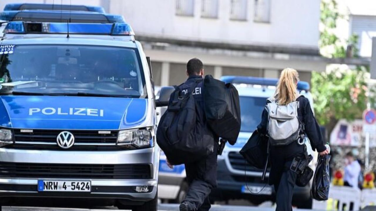 Germania, violenta aggressione con coltello durante un evento: 3 morti e 8 feriti