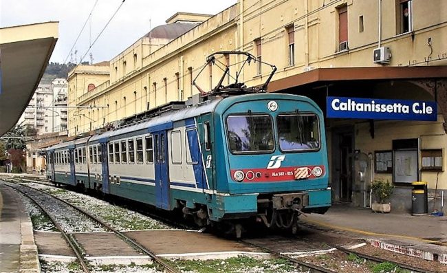 Frana blocca treni sulla linea Palermo-Caltanissetta: disagi anche per chi va in auto