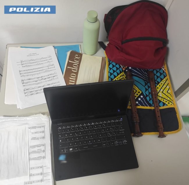 Ruba la borsa a una viaggiatrice, arrestato marocchino alla stazione di Catania