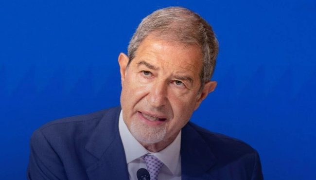 Cenere dell’Etna, il ministro Musumeci firma il decreto per sostenere i Comuni colpiti
