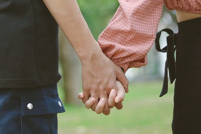 Una “fuitina” scatena l’ira di due famiglie: rissa e spari nel Catanese
