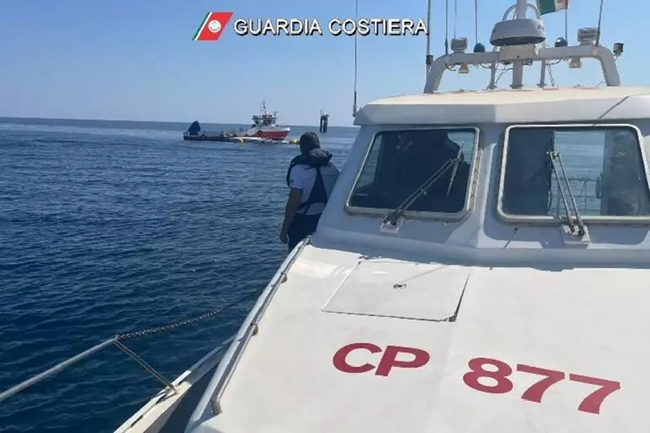 Recuperata imbarcazione affondata nel golfo di Carini