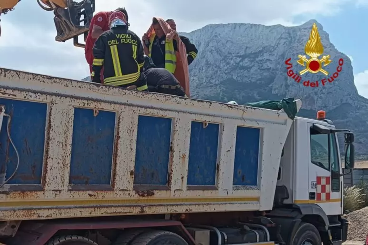 Operaio rimane incastrato dentro un cassone in un cantiere all’aeroporto di Palermo