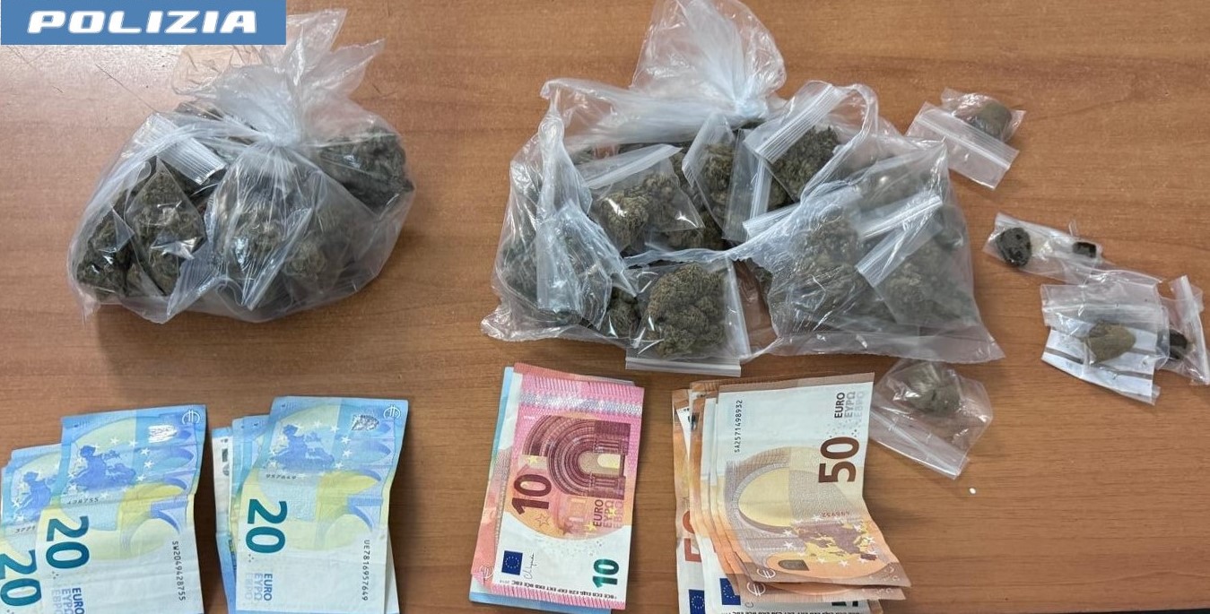 Hashish e marijuana nel borsello, arrestati due giovani pusher catanesi