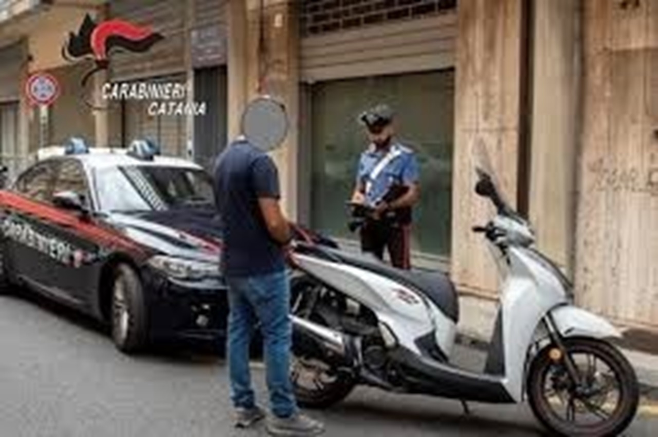 Belpasso, sorpreso a bordo di uno scooter un 56enne evaso dai domiciliari: arrestato nuovamente