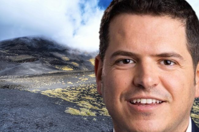 Il decreto di Musumeci per aiutare i Comuni colpiti dalla cenere. Galvagno: “Collaborazione leale tra le istituzioni”
