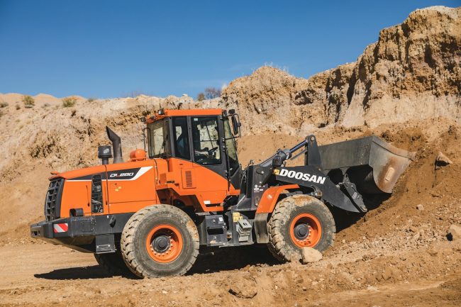 Incidente sul lavoro a Reggio Calabria, operaio di una ditta di Messina si ribalta col bobcat