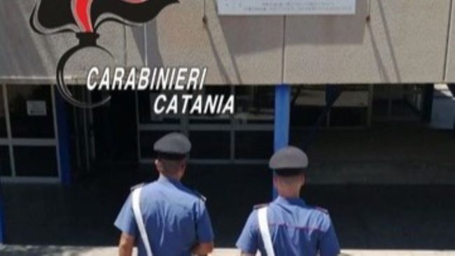Minaccia di dar fuoco al Comune ma era solo acqua: una denuncia nel Catanese