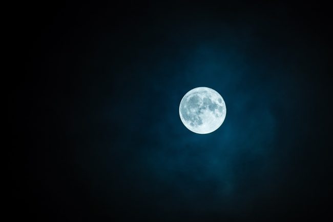 Stasera si attende la Superluna Blu, a che ora vederla per non perderla