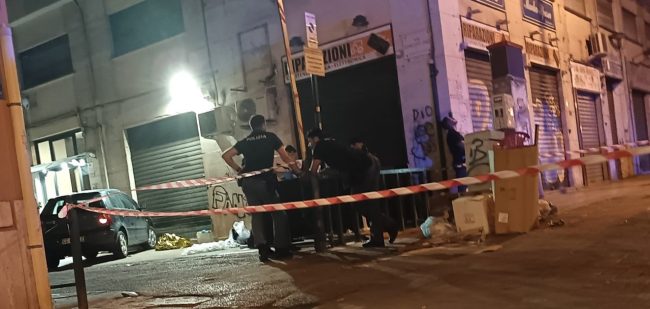Cadavere in strada a Palermo: è giallo. Si tratterebbe di un giovane