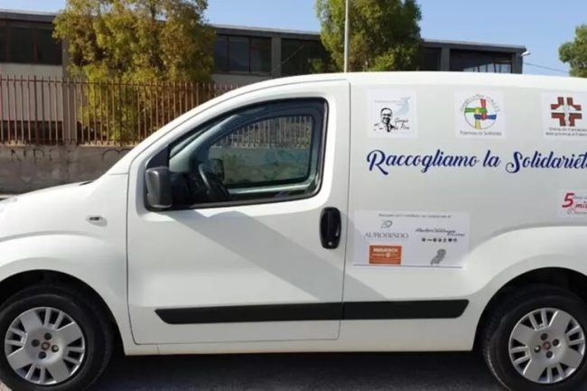 Caccia al ladro a Palermo: rubato nella notte un pulmino che portava farmaci ai bisognosi