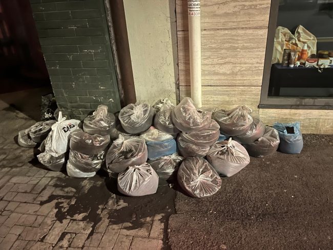Come è andata la prima giornata di raccolta cenere vulcanica a Catania. Prossime date e divieti di sosta