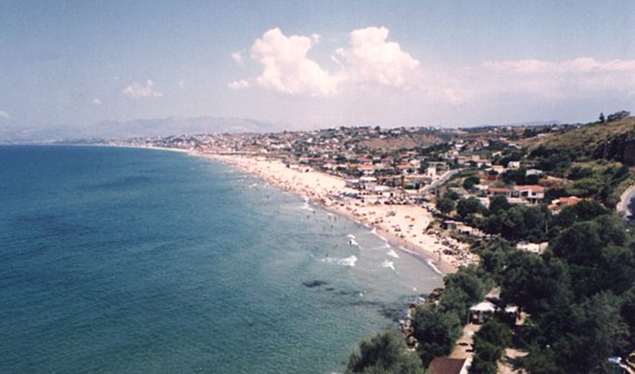 No a falò, tende e alcol per Ferragosto a Castellammare del Golfo: l’ordinanza del sindaco