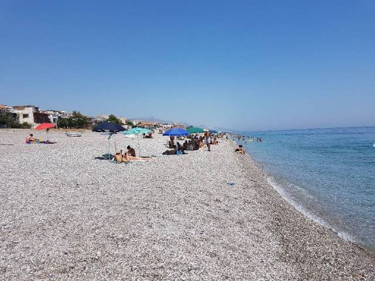 Spiaggia di Fondachello accessibile a tutti: domani in spiaggia si inaugura la sedia job