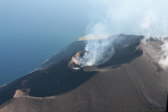 Stromboli, Ingv: “Tracimazione lavica nella Sciara del Fuoco”