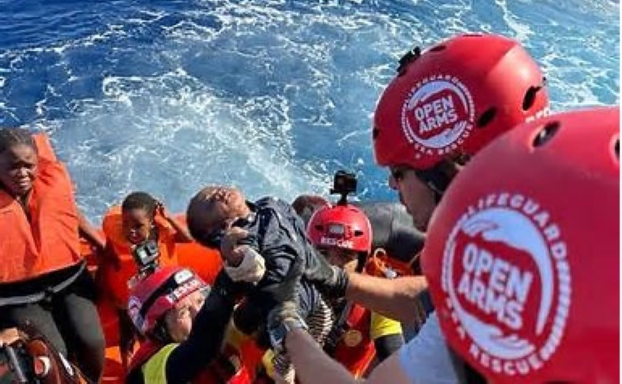 Lampedusa, continuano gli sbarchi: soccorse due imbarcazioni su cui viaggiavano 110 migranti