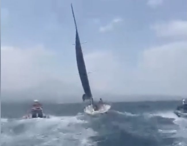 Soccorsa imbarcazione a vela al largo di Vaccarizzo, a bordo un ferito grave – IL VIDEO