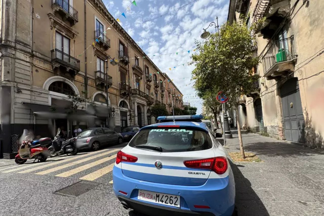 Catania, tenta di rubare un’auto ma viene beccato dal proprietario che lo insegue e lo fa arrestare