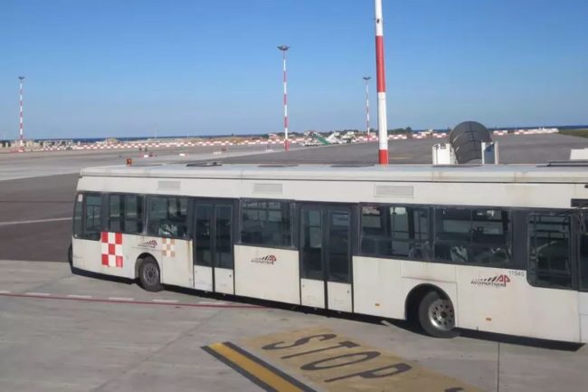 Palermo, navetta aeroportuale non climatizzata. Schifani: “Disservizio ingiustificabile”