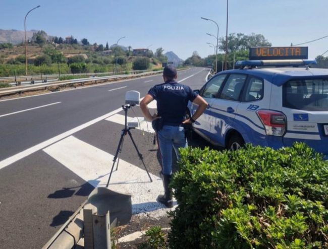 La polizia stradale contro gli eccessi di velocità: la mappa dei controlli