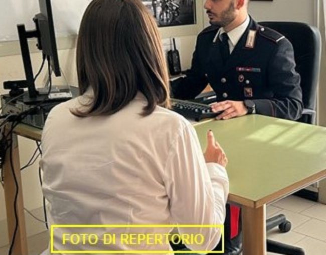 Aggredisce la moglie e la violenta: arrestato 43enne nel Catanese