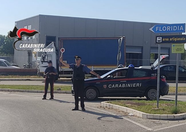 Rompe il braccialetto elettronico e fugge via: rintracciato e trasferito nel carcere di Siracusa