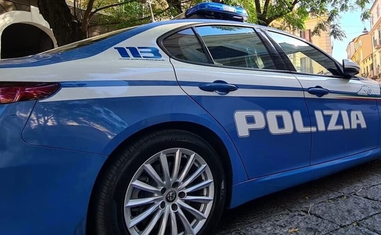 Catania, ritirate due pistole nascoste nel cassettone di una serranda