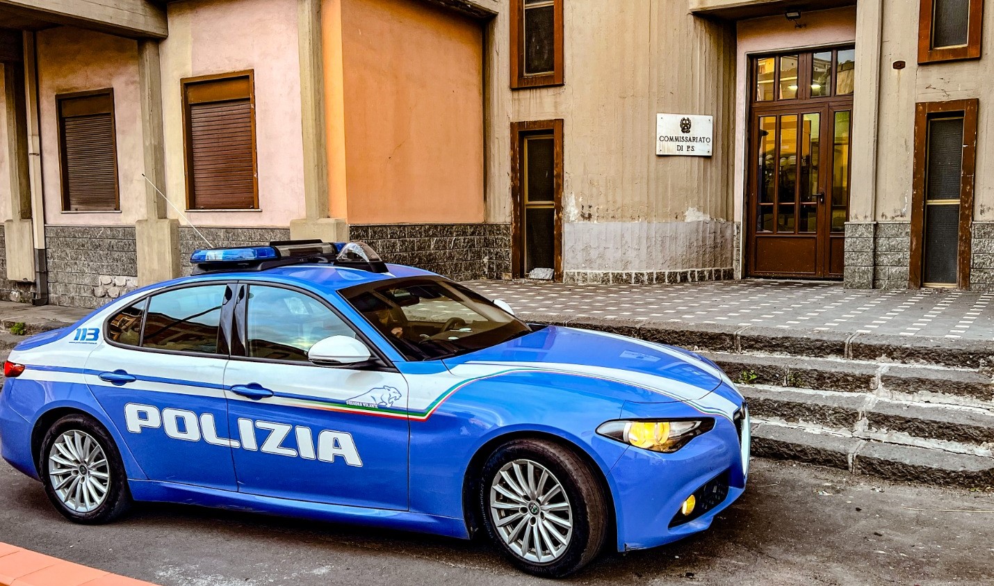 Guida ubriaco e causa un incidente, follia per le strade di Adrano