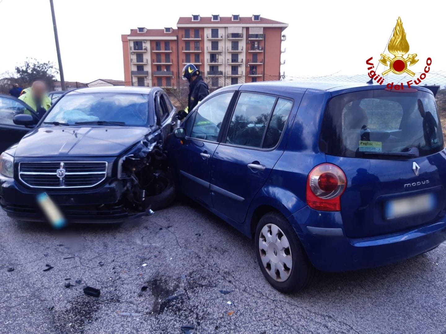 Incidente nel Catanese: si scontrano due auto e un camion