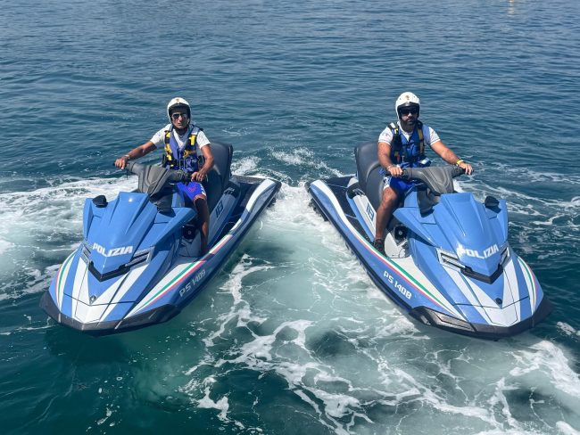 Palermo, vigilanza costiera delle moto d’acqua della Polizia di Stato