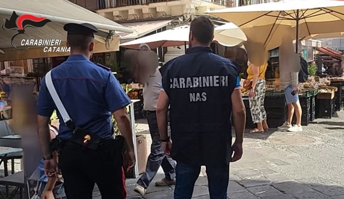 Controlli a Catania, minorenne guida auto senza patente. Sanzionata titolare kebabbaro