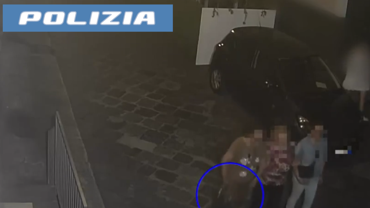 Catania, scippano una donna a bordo di uno scooter ma vengono arrestati – VIDEO