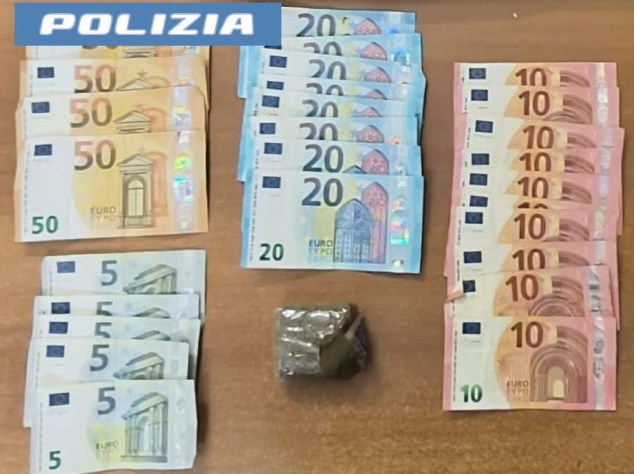 Catania, fugge durante un controllo della polizia nei vicoli di San Berillo: arrestato un 24enne