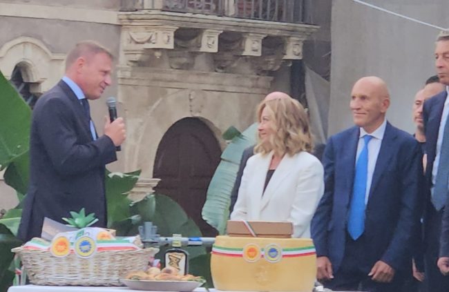 Come è andata l’inaugurazione di ExpoDivinazione a Siracusa