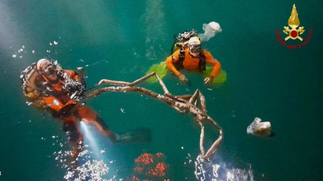 Finisce in mare con l’auto e muore annegato