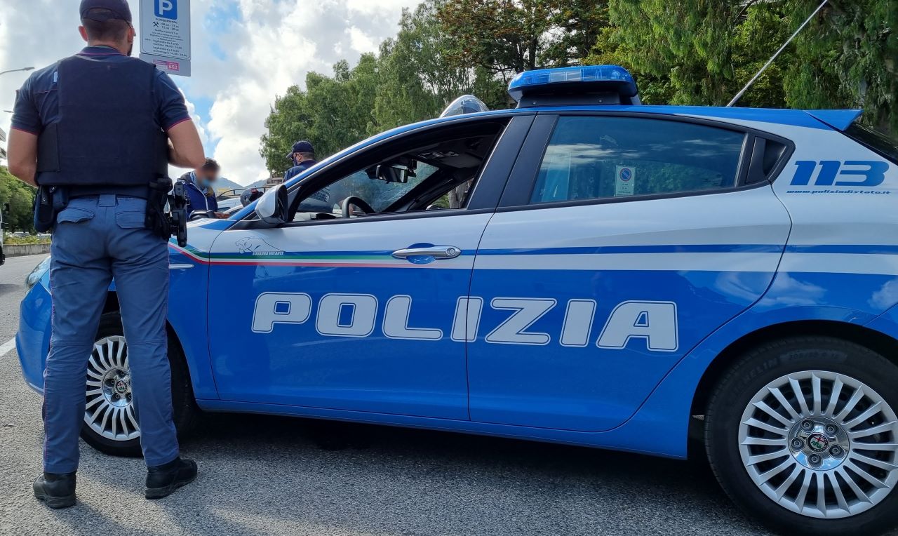 Evade i domiciliari ma viene fregato da un controllo a sorpresa degli agenti: nei guai 23enne ragusano