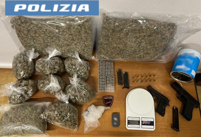 Droga e pistole in casa e nel garage, arrestato pregiudicato catanese