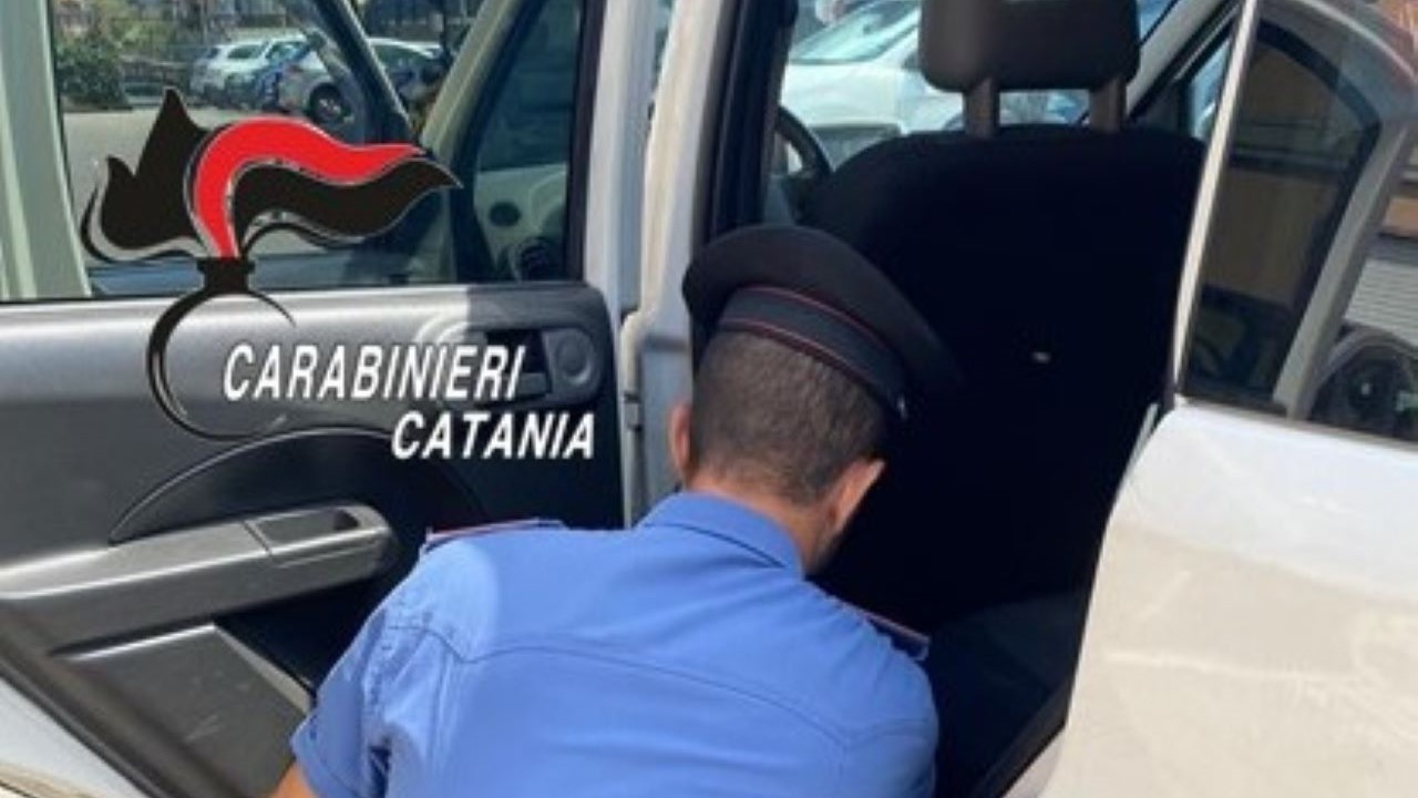 Da Santa Venerina a Tremestieri per spacciare marijuana e hashish: arrestato giovanissimo pusher