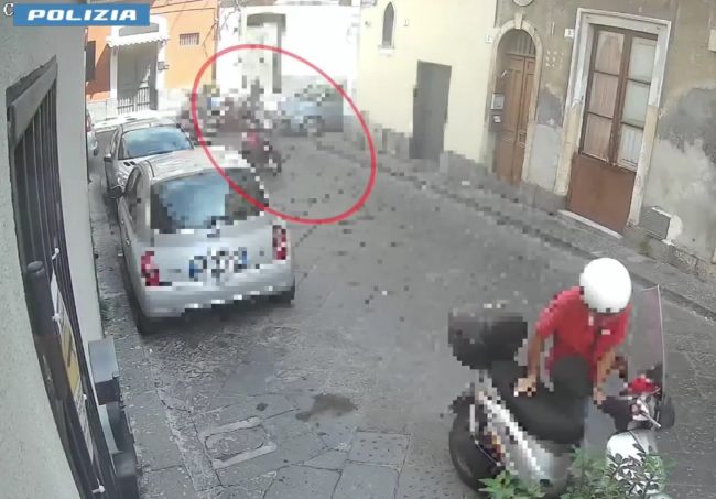 Colpi di pistola a San Cristoforo, uomo al Garibaldi con ferite multiple: c’è un arresto – VIDEO