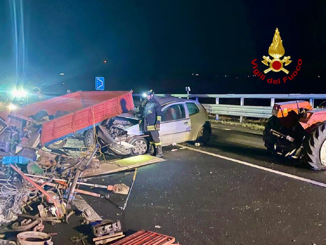 Incidente nel Catanese, un trattore e un’auto coinvolti in uno scontro: le condizioni dei feriti