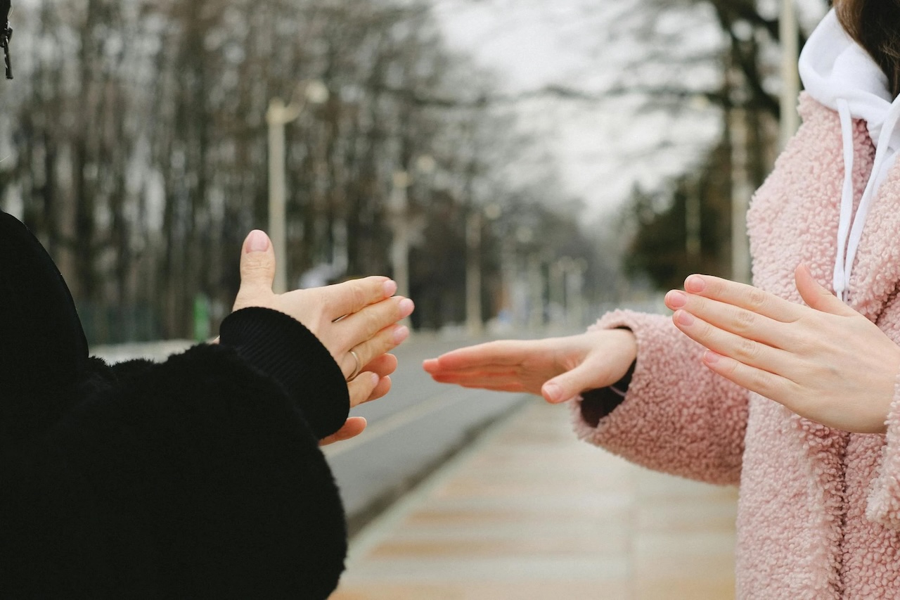 Giornata Internazionale lingua dei segni: quando un “semplice gesto” abbatte ogni diversità