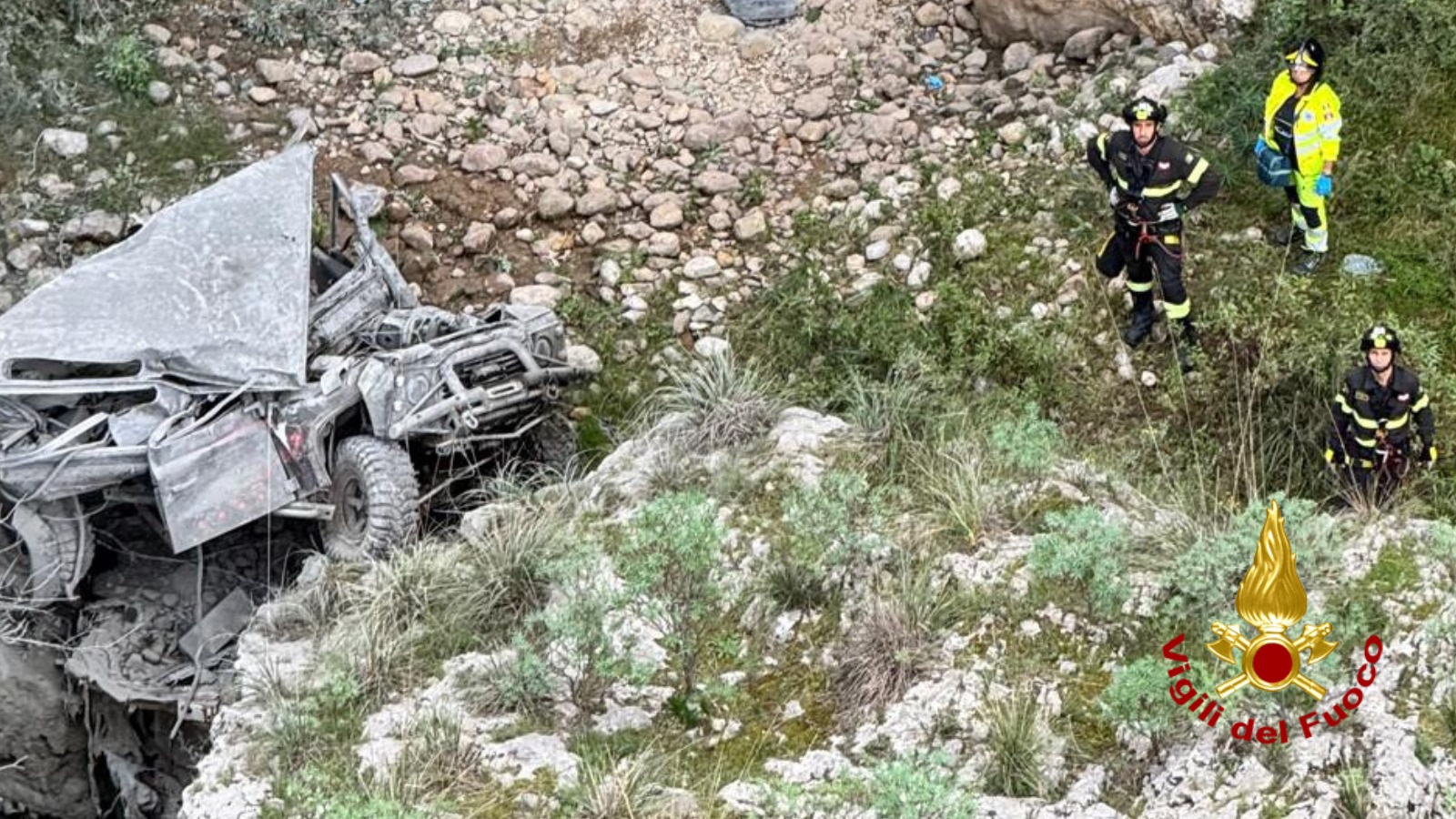 Tragedia nel Messinese, suv precipita in un dirupo: morto il conducente e grave il passeggero